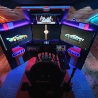 Gaming room aménagée en sous-sol avec dalles de sol SWISSTRAX