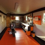 sol de garage design harley davidson dalles diamond home en orange et noir