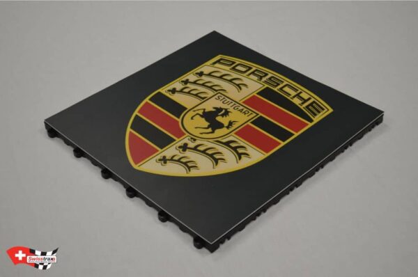 dalle clipsable avec logo porsche sur sol pvc