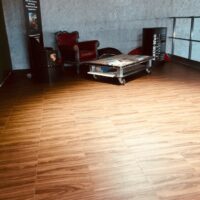 parquet pour showroom en dalle clipsable