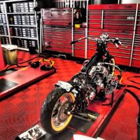 sol atelier moto rouge