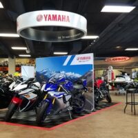 revêtement de sol pour concession moto yamaha