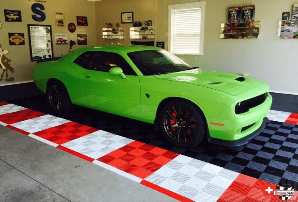 tapis de sol pour muscle car noir blanc et rouge