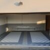 garage double avec dalles polypropylène clipsables grises