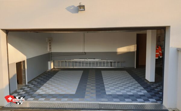 garage double avec dalles polypropylène clipsables grises