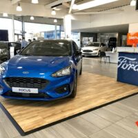 Tapis de présentation de nouveau modèle FORD en concession