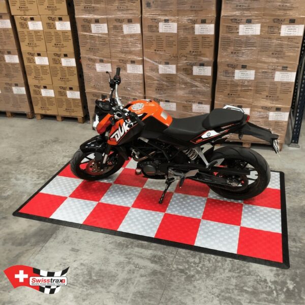 tapis pour moto damier rouge et gris